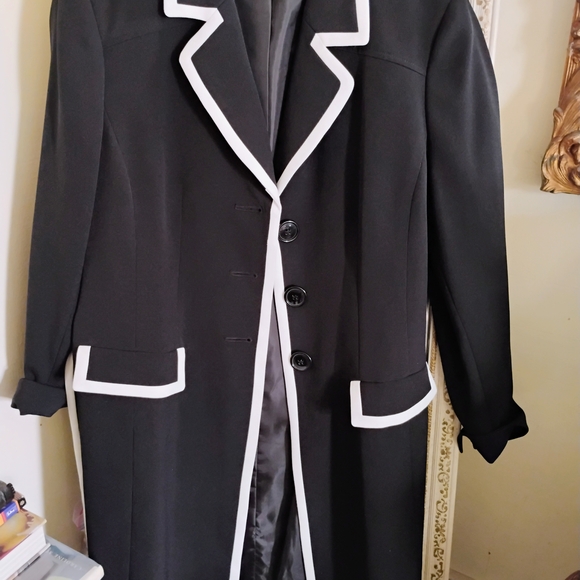Le Suit Black Blazer with Ivory Accents - Picture 2 of 5